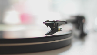 Music Makes Surgery Less Scary and Painful, and There's 30 Years of Research to Back That Up<em></em>
